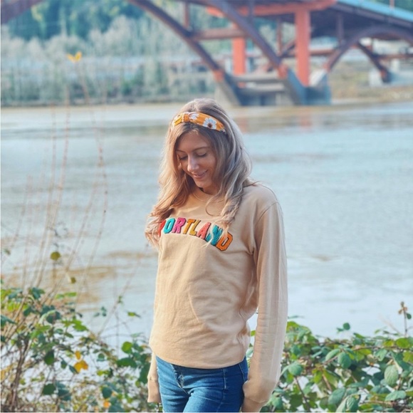 Portland Gear crewneck sweatshirt small NWT multicolor chenille - Picture 3 of 8